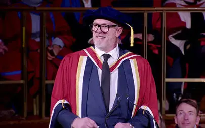 image of Greg Davies awarded honorary doctorate by СʪƵ London